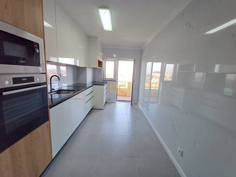 Apartamento T2 de Prestígio com Vista Mar!