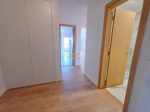 Apartamento T2 de Prestígio com Vista Mar!