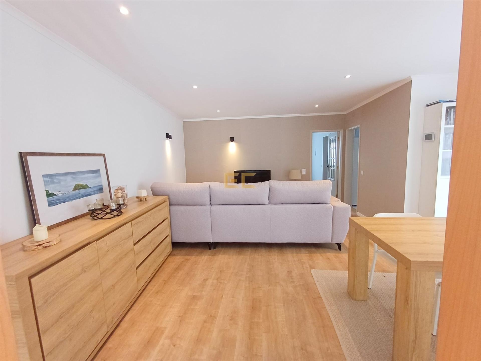 Moradia exclusiva, para venda - Praia de Murtinheira!