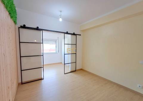 Apartamento T1 para Arrendamento – Abadia!