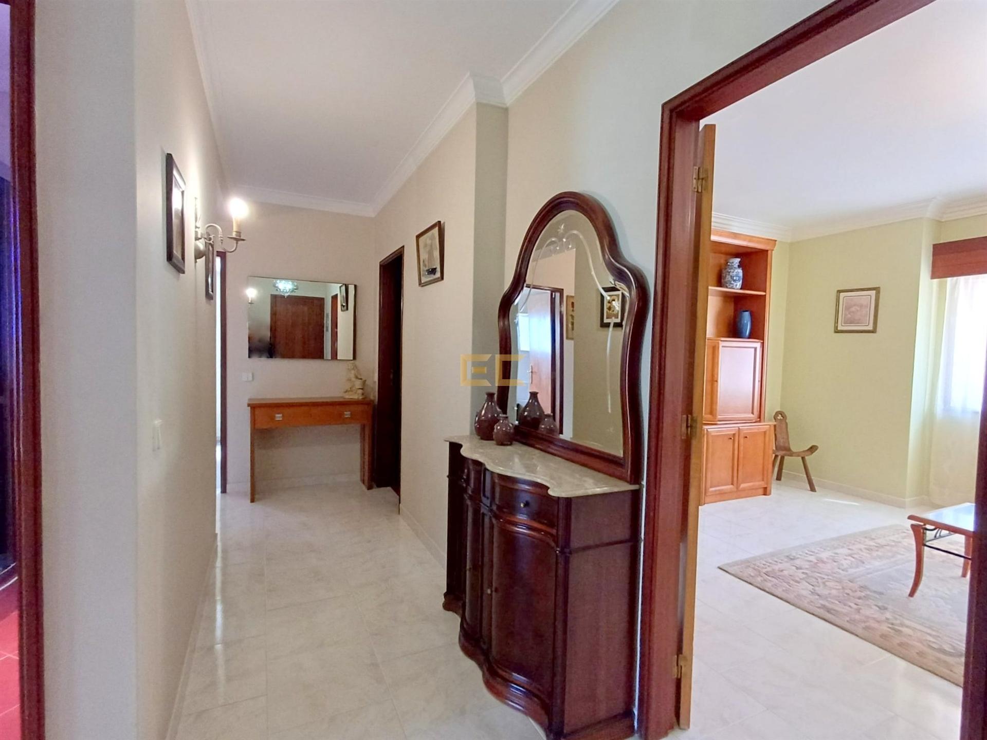 Apartamento T3 com Garagem e Vista Mar - Buarcos!