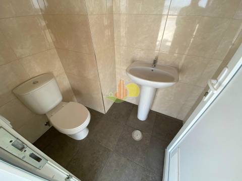 T2 c/ Garagem - Condomínio c/ Piscina