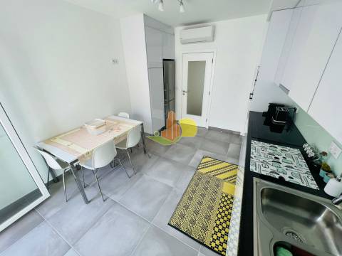 T2 c/ Garagem - Condomínio c/ Piscina