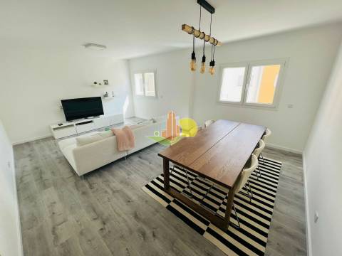 T2 c/ Garagem - Condomínio c/ Piscina