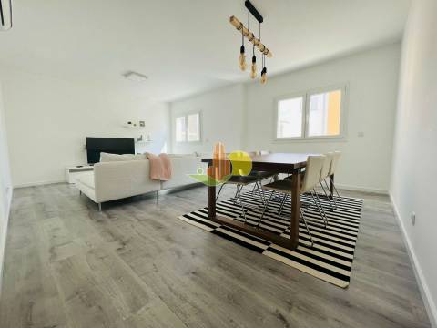 T2 c/ Garagem - Condomínio c/ Piscina