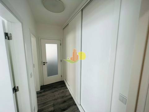 T2 c/ Garagem - Condomínio c/ Piscina