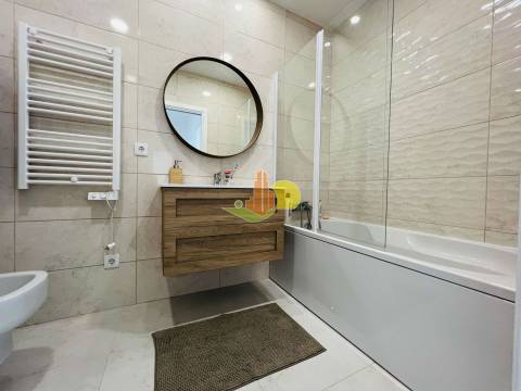 T2 c/ Garagem - Condomínio c/ Piscina