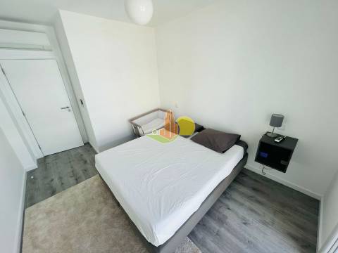 T2 c/ Garagem - Condomínio c/ Piscina