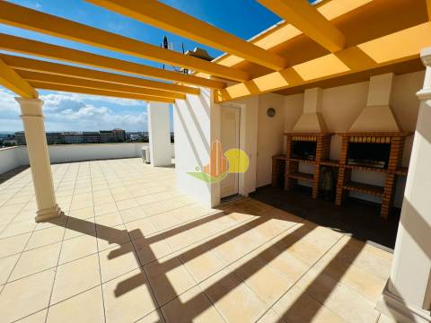 T2 c/ Garagem - Condomínio c/ Piscina