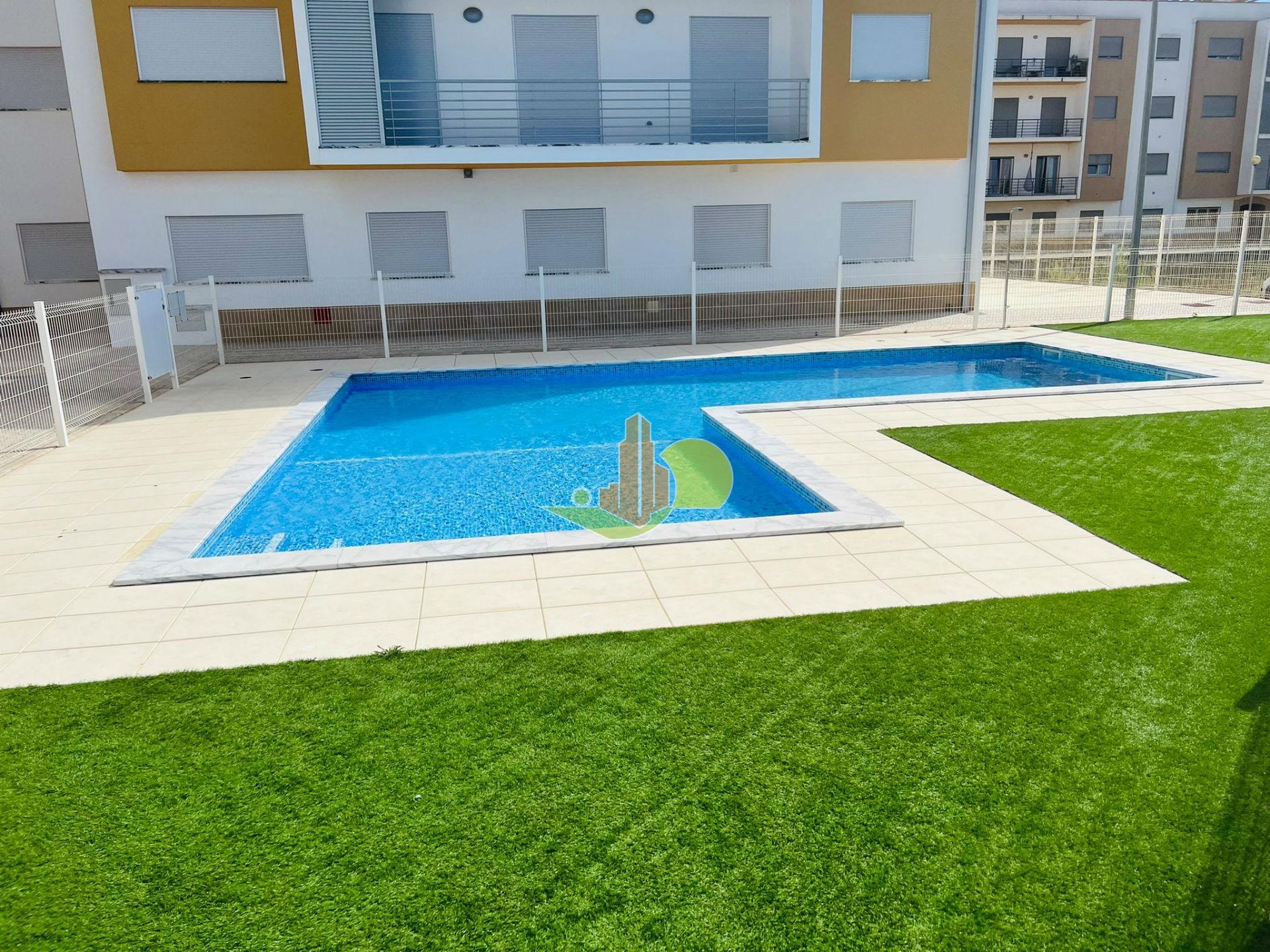 T2 c/ Garagem - Condomínio c/ Piscina