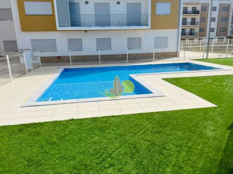 T2 c/ Garagem - Condomínio c/ Piscina