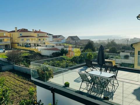 Andar moradia com terrraço, vista mar