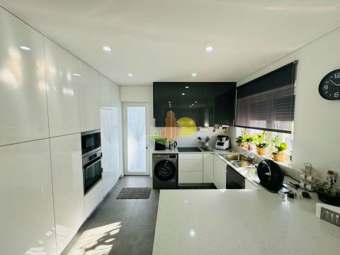 Andar moradia com terrraço, vista mar