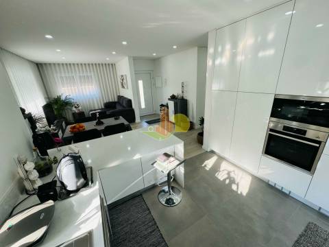 Andar moradia com terrraço, vista mar