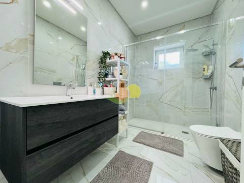 Andar moradia com terrraço, vista mar