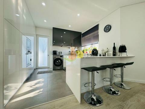 Andar moradia com terrraço, vista mar