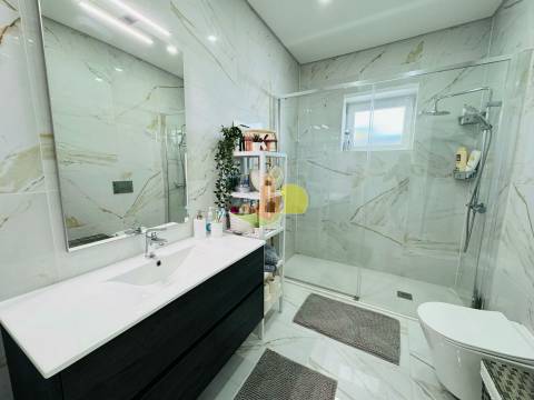 Andar moradia com terrraço, vista mar