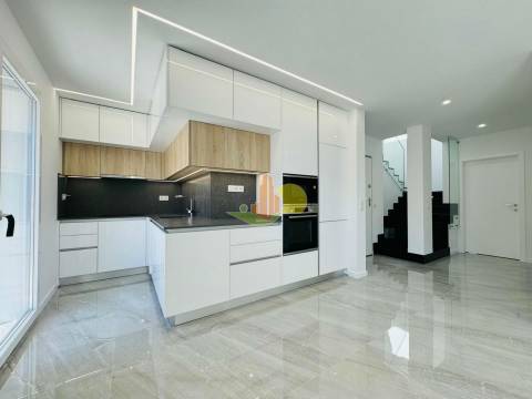 Duplex Novo Junto á Marginal