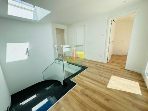 Duplex Novo Junto á Marginal