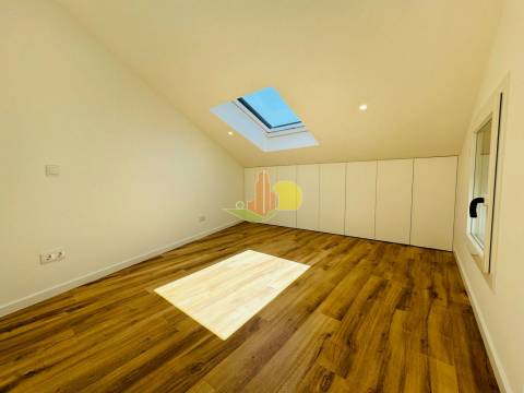 Duplex Novo Junto á Marginal