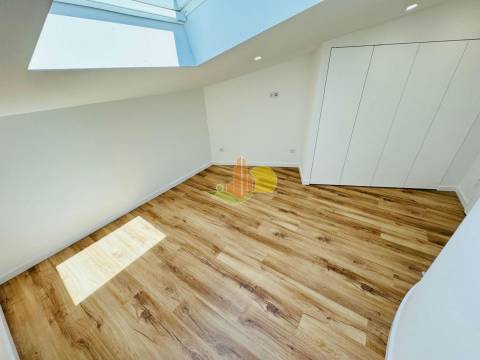 Duplex Novo Junto á Marginal