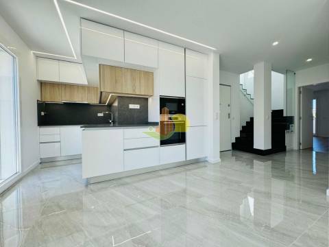 Duplex Novo Junto á Marginal