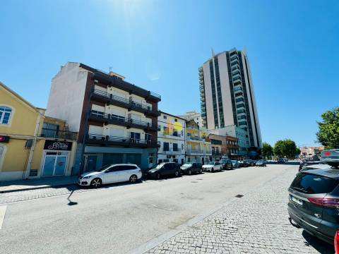 T0 em Buarcos com terraço privativo