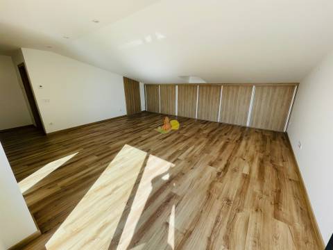 T3+2 Duplex com terraço privativo