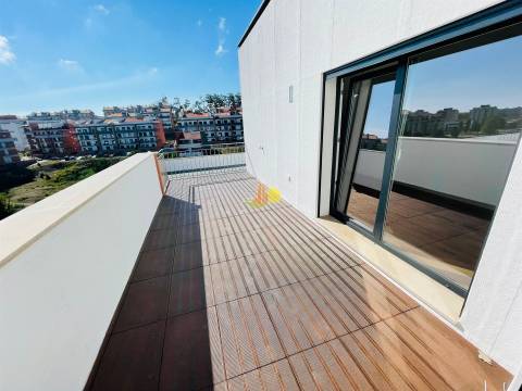 T3+2 Duplex com terraço privativo