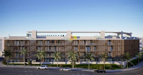 Novo, luxo à beira mar...