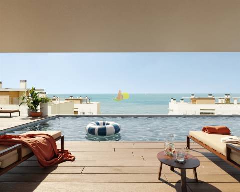 Novo, luxo à beira mar...