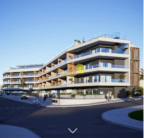 Novo, luxo à beira mar...