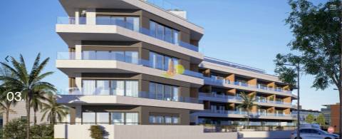 Novo, luxo à beira mar...