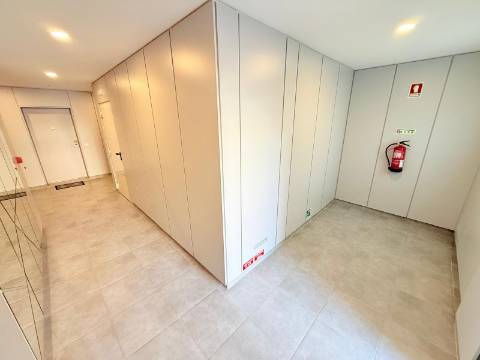 T1k Novo - Condomínio com piscina