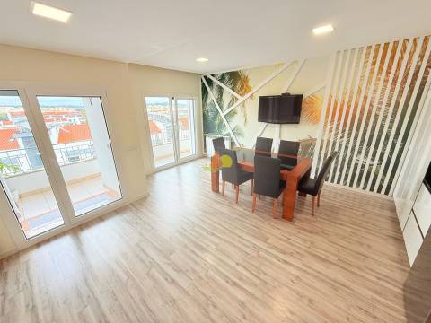 T4+1 Duplex com garagem dupla e terraço privativo