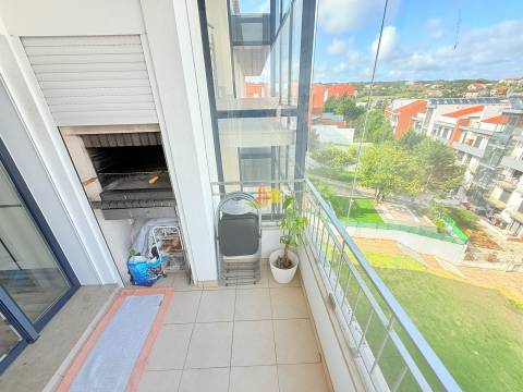 T4+1 Duplex com garagem dupla e terraço privativo