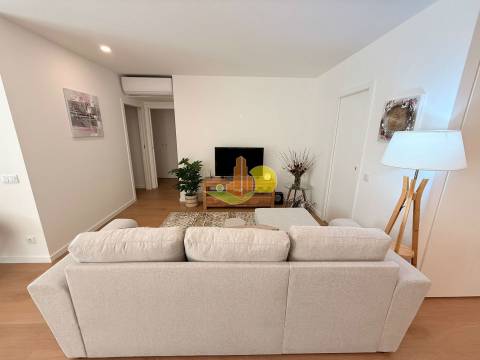 T2 Foz Village! Mobilado e Equipado!