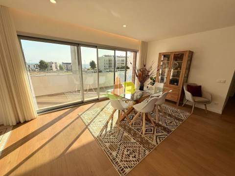 T2 Foz Village! Mobilado e Equipado!