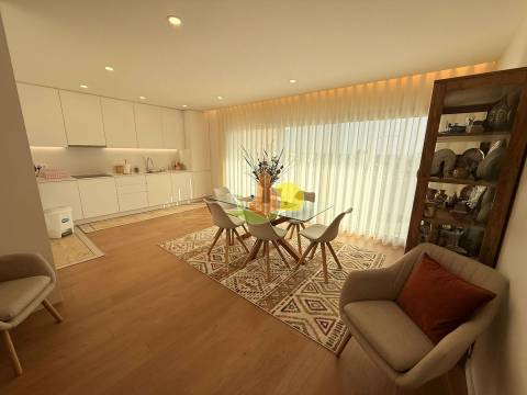 T2 Foz Village! Mobilado e Equipado!