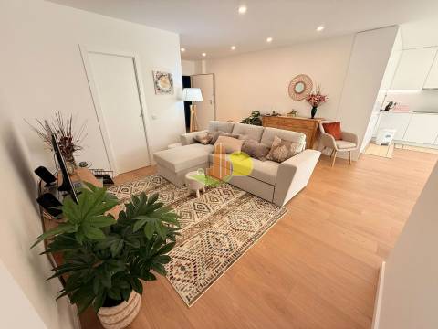 T2 Foz Village! Mobilado e Equipado!