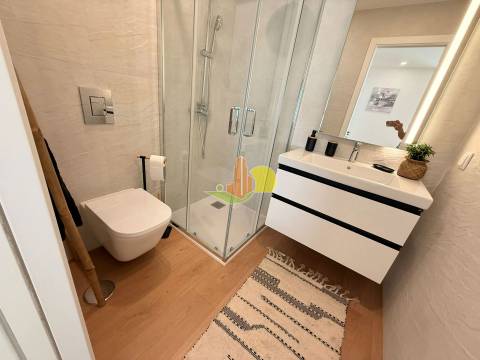 T2 Foz Village! Mobilado e Equipado!