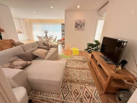 T2 Foz Village! Mobilado e Equipado!