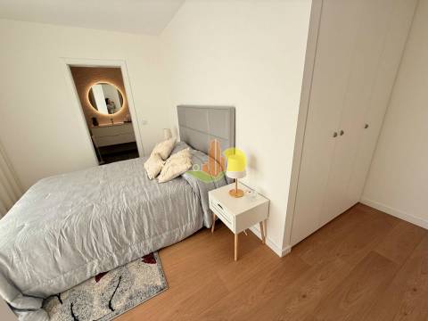 T2 Foz Village! Mobilado e Equipado!