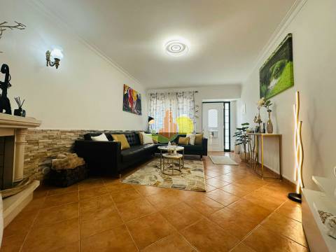 Moradia T4 com garagem junto às Muralhas de Buarcos!