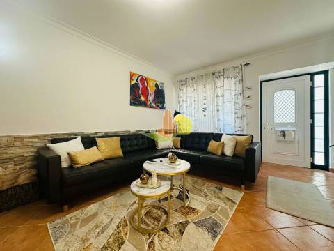 Moradia T4 com garagem junto às Muralhas de Buarcos!