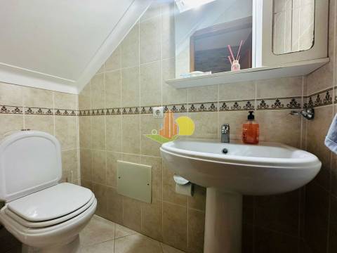 Moradia T4 com garagem junto às Muralhas de Buarcos!