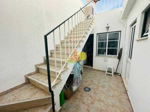 Moradia T4 com garagem junto às Muralhas de Buarcos!