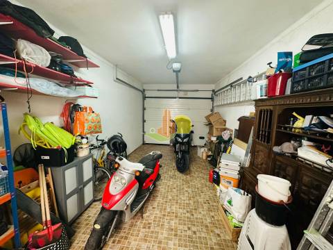 Moradia T4 com garagem junto às Muralhas de Buarcos!