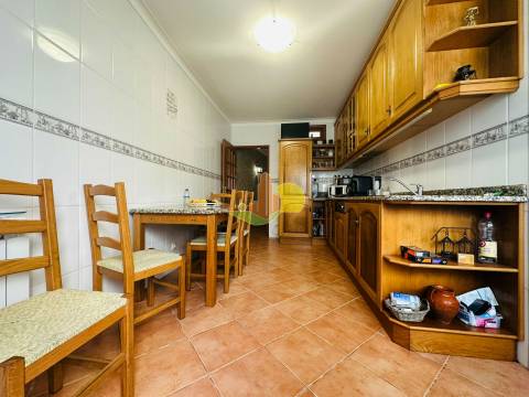 Moradia T4 com garagem junto às Muralhas de Buarcos!