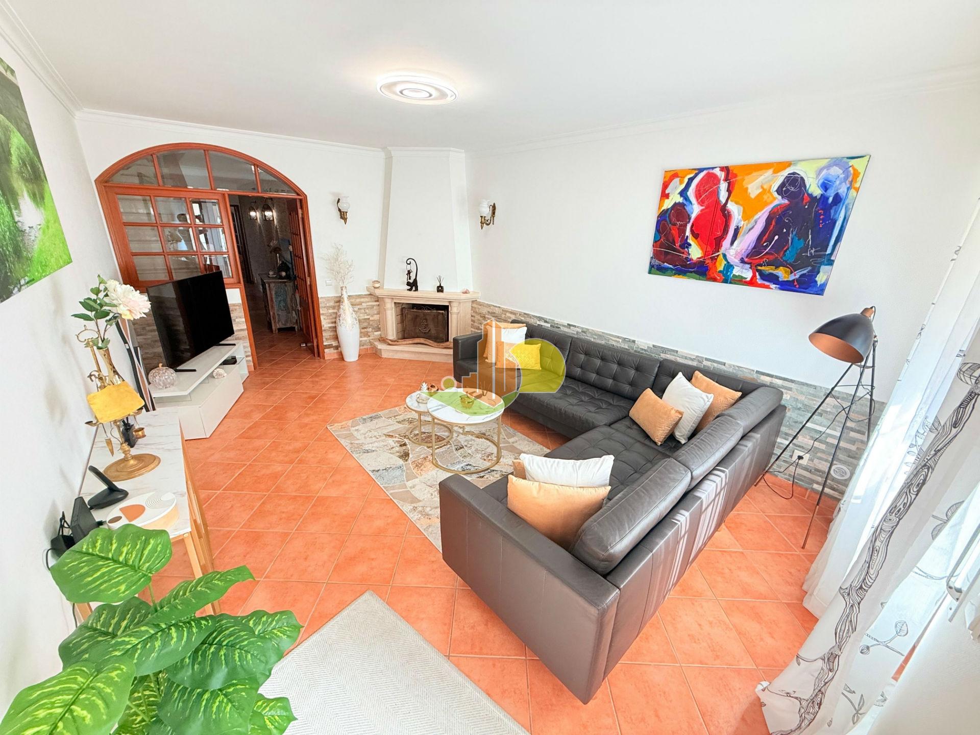 Moradia T4 com garagem junto às Muralhas de Buarcos!